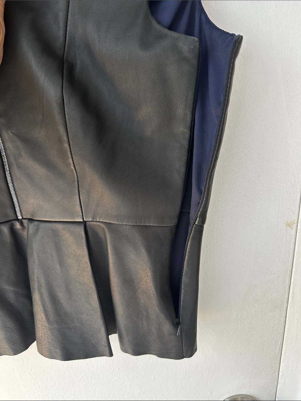 Vintage Elie Tahari Black Genuine Leather Peplum Zip-Front Top sz M - Picture 3 of 6